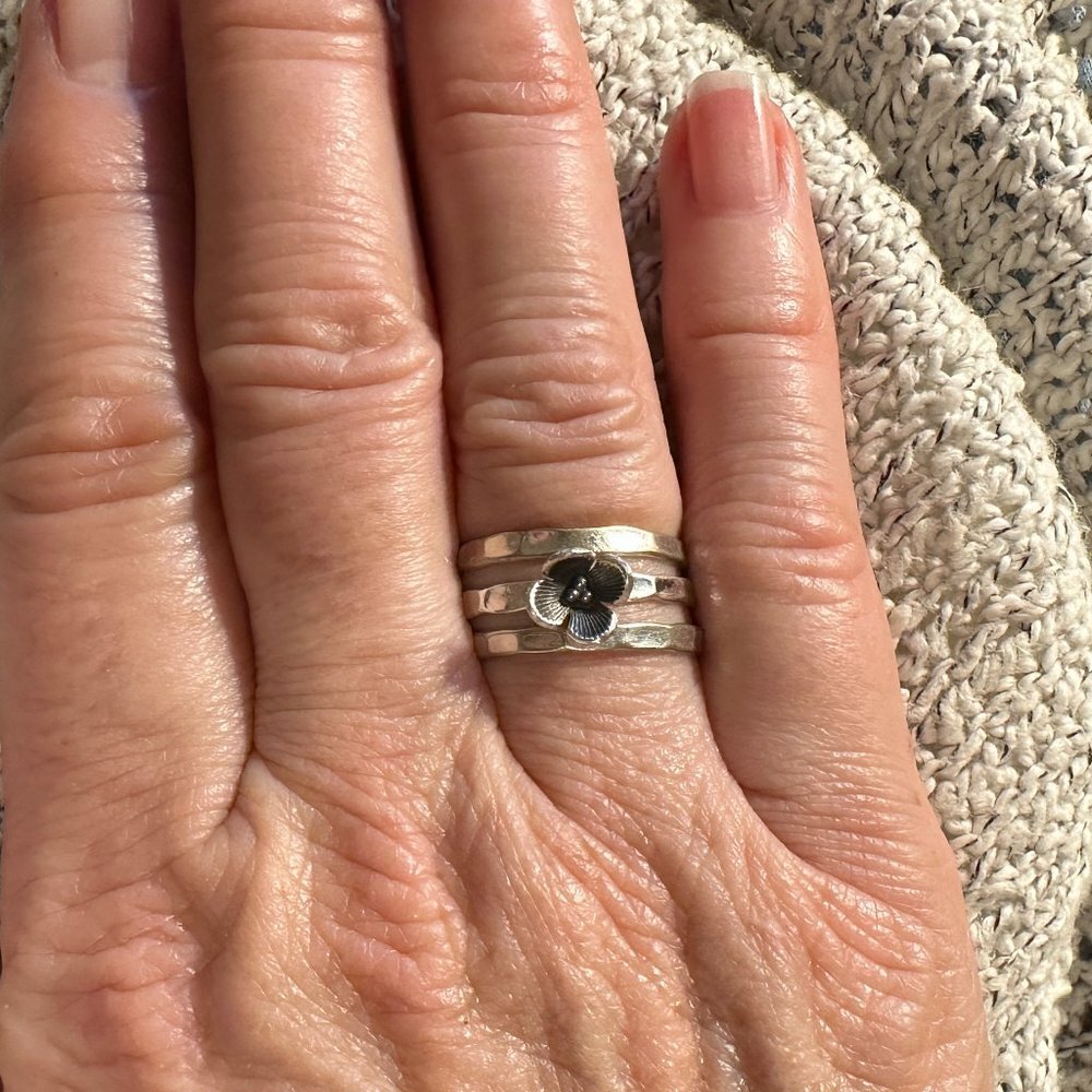 Sterling Silver Stackable Dainty Flower Ring Size 7 - Picture 3 of 7